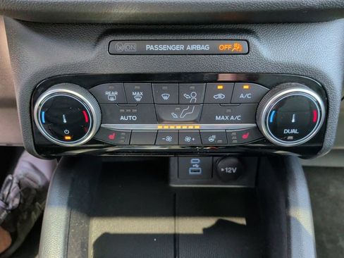 Used 2022 Ford Escape Titanium FWD image 26