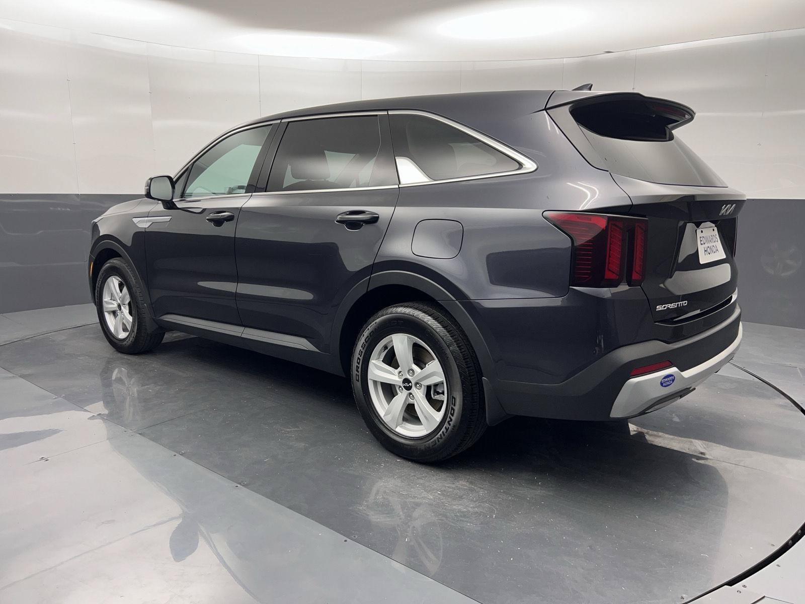 Used 2025 Kia Sorento LX FWD image 31