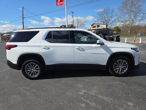 Used 2023 Chevrolet Traverse LT AWD/4WD image 2