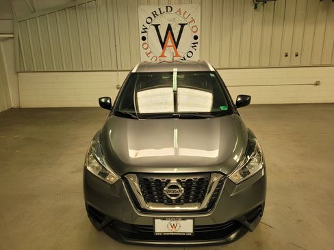 Used 2019 Nissan Kicks S FWD image 12