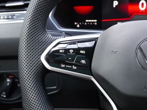 Used 2022 Volkswagen Tiguan SE R-Line image 22