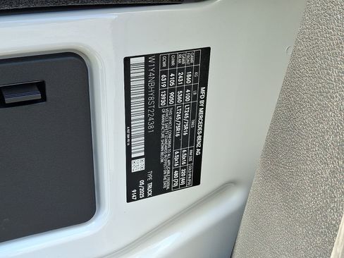 Used 2025 Mercedes-Benz Sprinter 2500 image 27