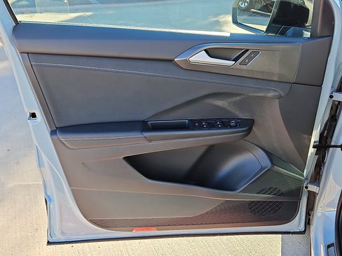 New 2026 Volkswagen Taos SE image 12