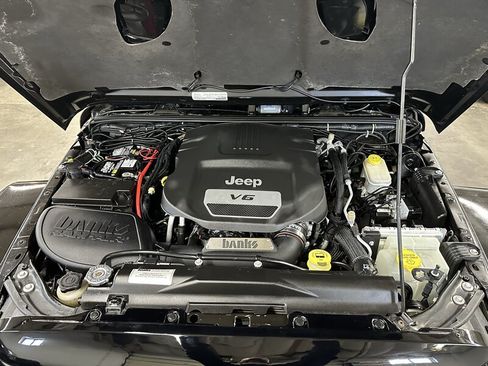 Used 2016 Jeep Wrangler Unlimited Rubicon AWD/4WD image 9