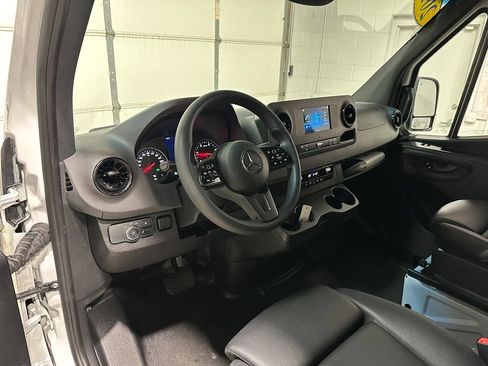 Used 2023 Mercedes-Benz Sprinter 2500 image 28