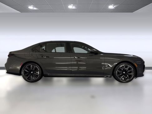 New 2026 BMW 740i image 7