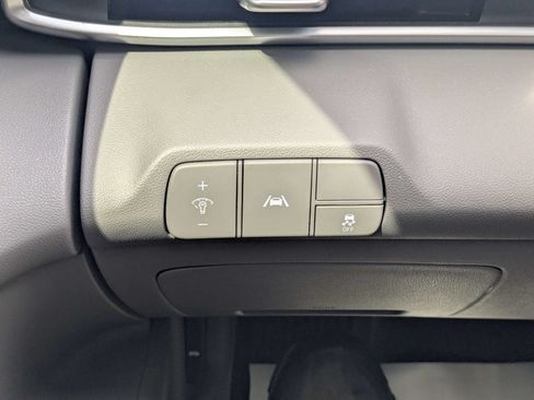 Used 2023 Hyundai Elantra SEL w/ Preferred Accessory Package FWD image 26