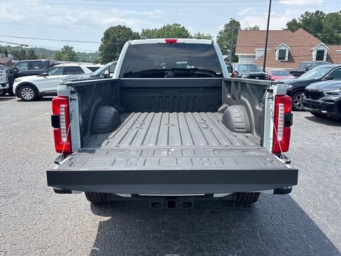 Used 2025 Ford F250 Lariat w/ Black Appearance Package AWD/4WD image 7