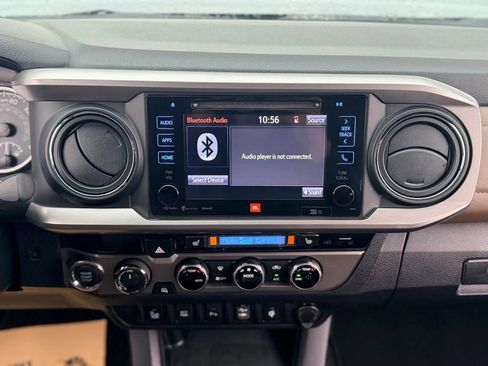 Used 2017 Toyota Tacoma Limited w/ Tow Package image 18