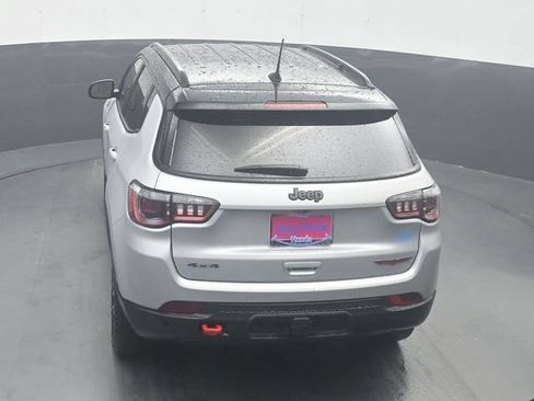 Used 2025 Jeep Compass Trailhawk w/ Trailer Tow Group AWD/4WD image 24