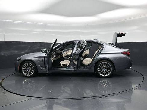 Used 2022 BMW 530e w/ Convenience Package RWD image 30