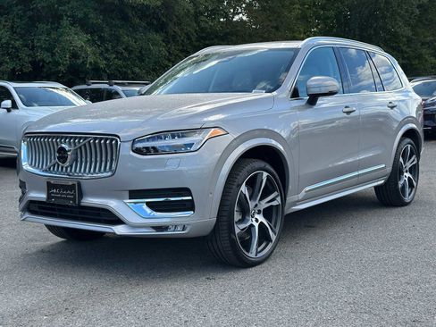 Used 2025 Volvo XC90 B6 Ultra w/ Lounge Package image 3