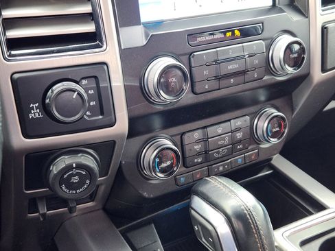 Certified 2019 Ford F150 Platinum w/ Equipment Group 701A Luxury image 24