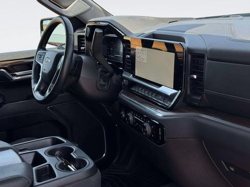 Used 2024 Chevrolet Silverado 1500 LT AWD/4WD image 36