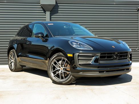 Certified 2025 Porsche Macan image 9
