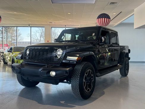 Used 2023 Jeep Gladiator Overland image 4