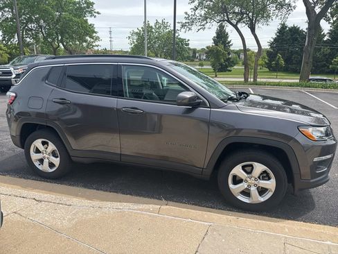 Used 2019 Jeep Compass Latitude AWD/4WD image 7