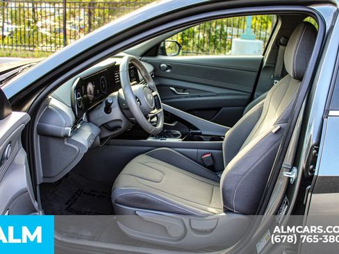 Used 2025 Hyundai Elantra SEL FWD image 15