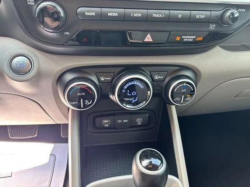 Used 2025 Hyundai Venue SEL FWD image 14