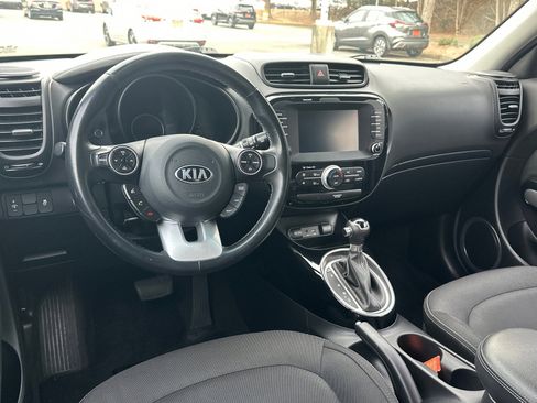 Used 2017 Kia Soul + image 22