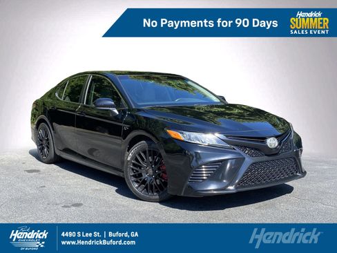 Used 2018 Toyota Camry SE FWD image 1