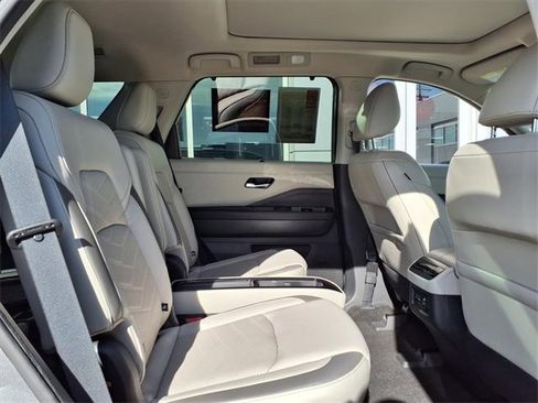 Certified 2022 Nissan Pathfinder Platinum w/ Cargo Package image 24