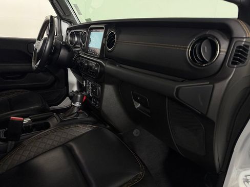 Used 2021 Jeep Wrangler Unlimited Sahara AWD/4WD image 32