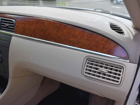 Used 2005 Buick LaCrosse CXL FWD image 41
