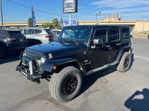 Used 2018 Jeep Wrangler Unlimited Sahara AWD/4WD image 4