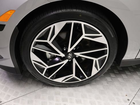 Used 2025 Hyundai Ioniq 6 Limited RWD image 4