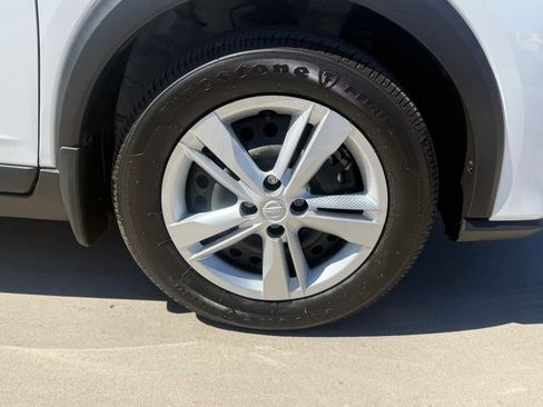 Certified 2025 Nissan Kicks Play S image 9