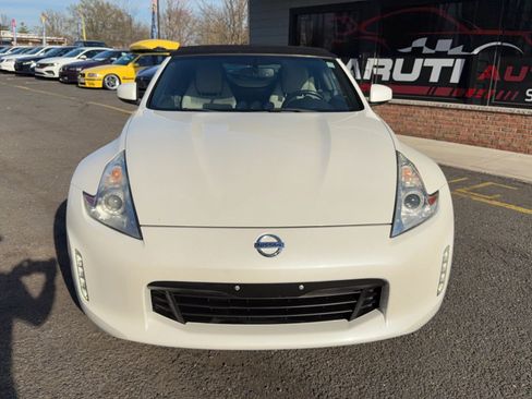 Used 2014 Nissan 370Z Touring image 2