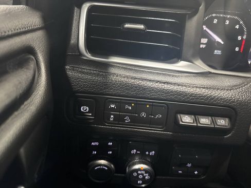 Used 2021 GMC Yukon Denali w/ Denali Premium Package AWD/4WD image 24