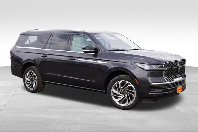 Used 2025 Lincoln Navigator L Reserve AWD/4WD image 2