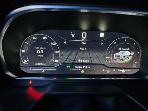 Used 2023 GMC Yukon XL SLT w/ SLT Luxury Package image 31