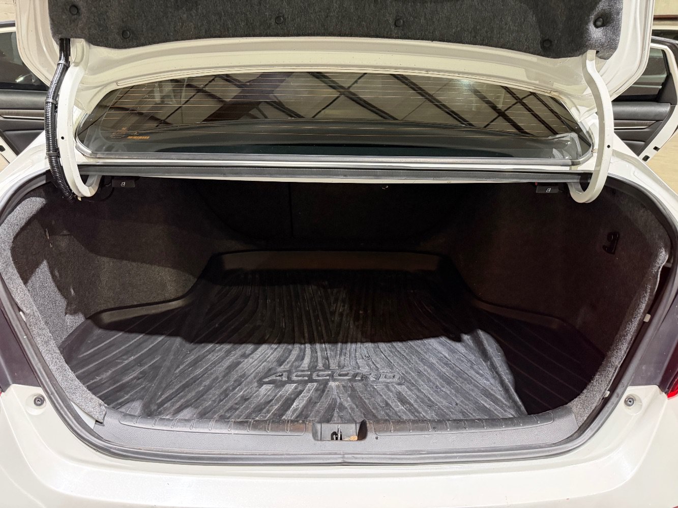 Used 2018 Honda Accord Touring image 19