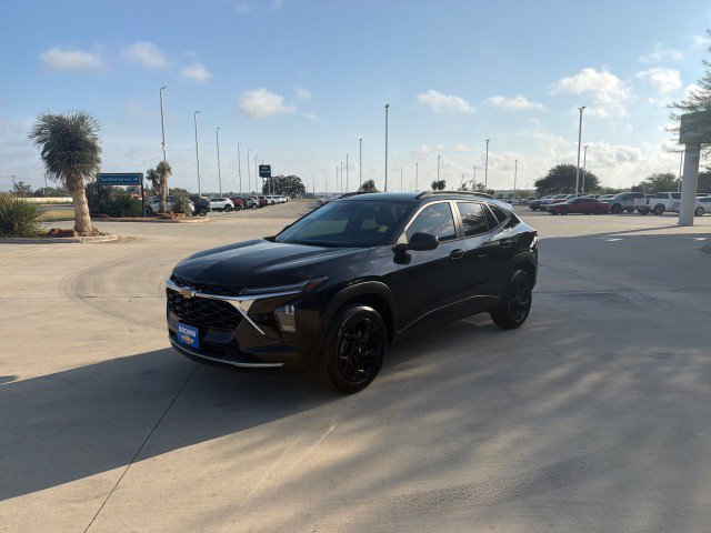 Used 2024 Chevrolet Trax LT FWD image 2