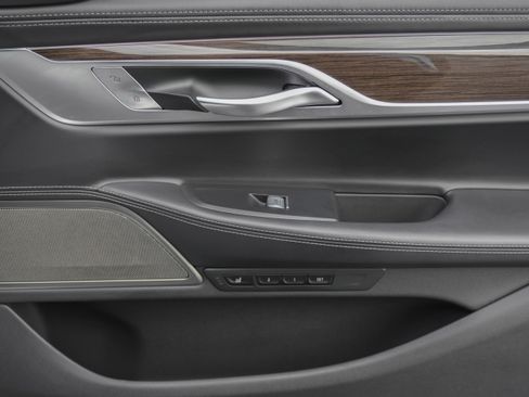 Certified 2022 BMW M760i xDrive w/ Luxury Rear Seating Package image 35