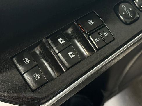 Used 2015 Toyota Camry LE image 14