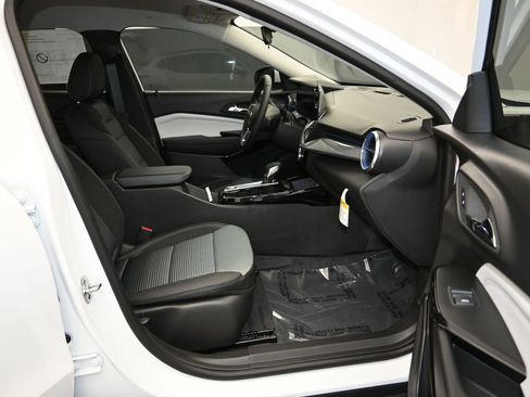 New 2026 Chevrolet Trax LT w/ Driver Confidence Package image 28