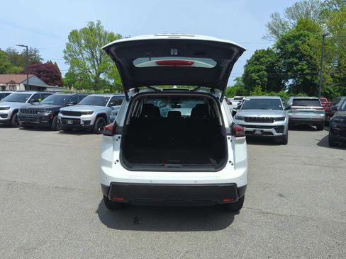 Used 2024 Nissan Rogue SV FWD image 32