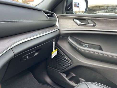 New 2025 Jeep Grand Cherokee L Limited w/ Luxury Tech Group II image 19