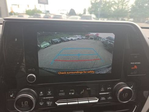 Used 2023 Toyota Highlander XLE AWD/4WD image 29