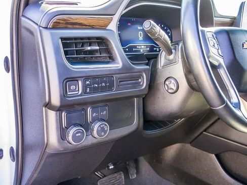Used 2023 Chevrolet Suburban Premier image 25