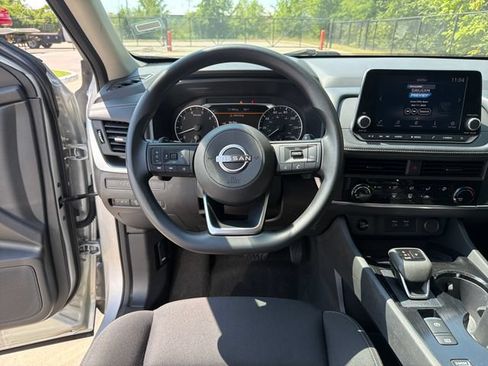 Used 2024 Nissan Rogue S FWD image 16