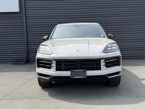 Certified 2026 Porsche Cayenne AWD/4WD image 4
