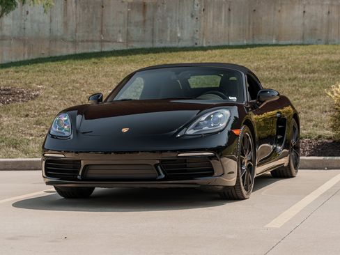 Used 2024 Porsche 718 Boxster w/ Premium Package image 8