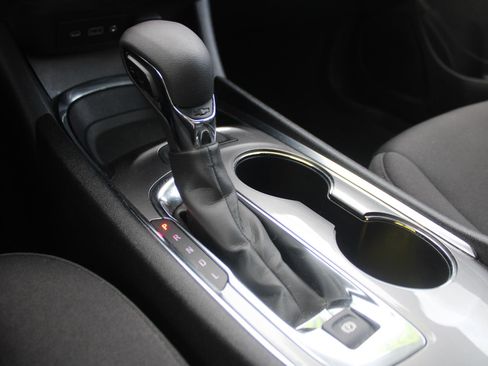 Used 2023 Chevrolet Malibu LT image 13