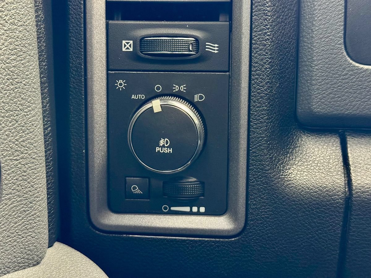 Used 2013 RAM 1500 Express RWD image 27