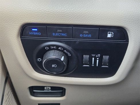 Used 2022 Jeep Grand Cherokee Limited 4xe image 22